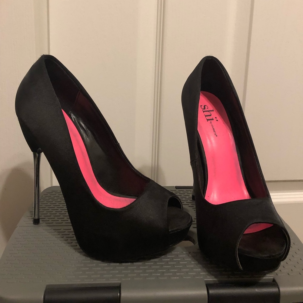 Black heels size 7